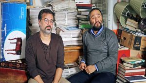 رامبد جوان و پیمان قاسم‌خانی در نمایی از فیلم چپ راست